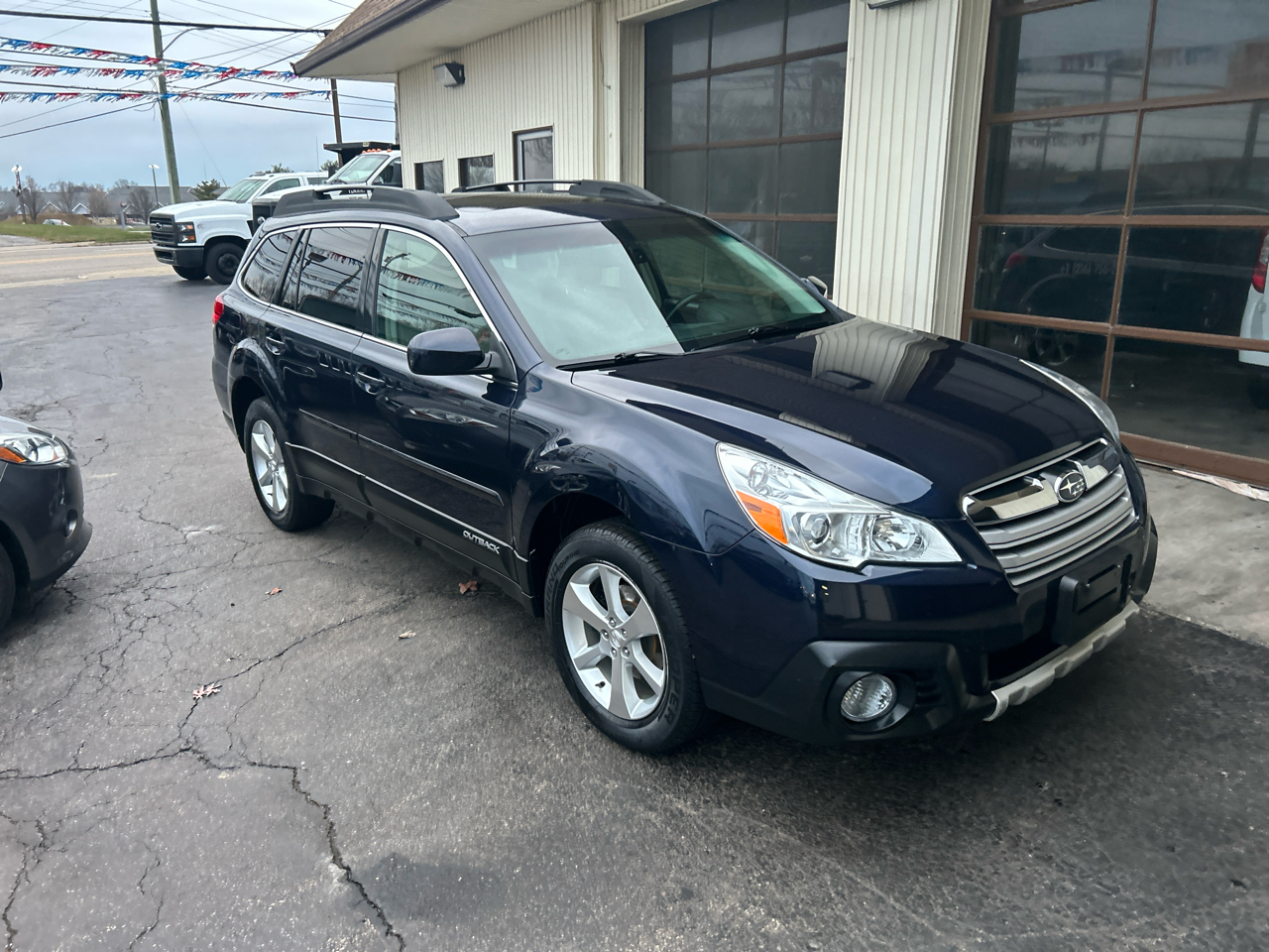 2014 Subaru Outback 2.5i Limited photo 3