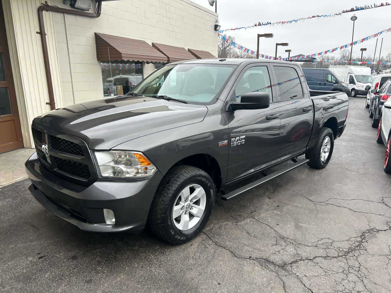 RAM 1500 Express 4x4 Crew Cab 5'7" Box 2017