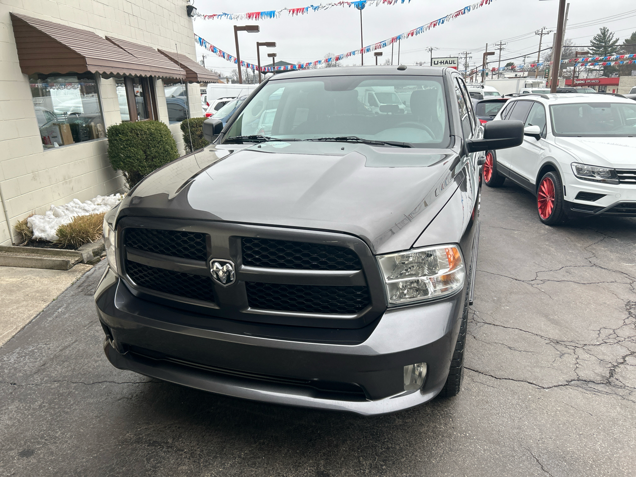 RAM 1500 Express 4x4 Crew Cab 5'7" Box 2017