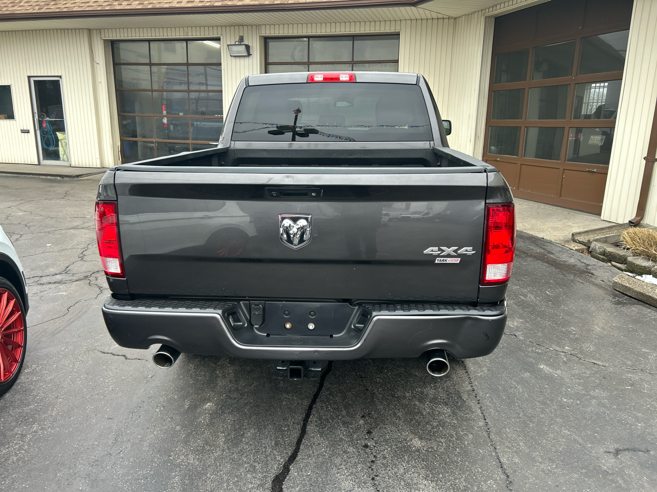 RAM 1500 Express 4x4 Crew Cab 5'7" Box 2017
