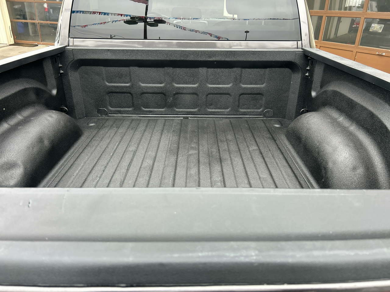 RAM 1500 Express 4x4 Crew Cab 5'7" Box 2017