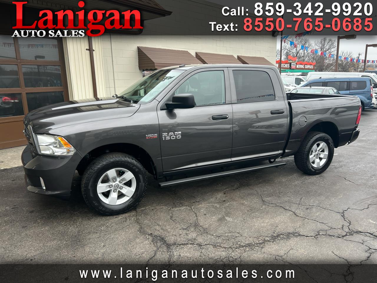 RAM 1500 Express 4x4 Crew Cab 5'7" Box 2017