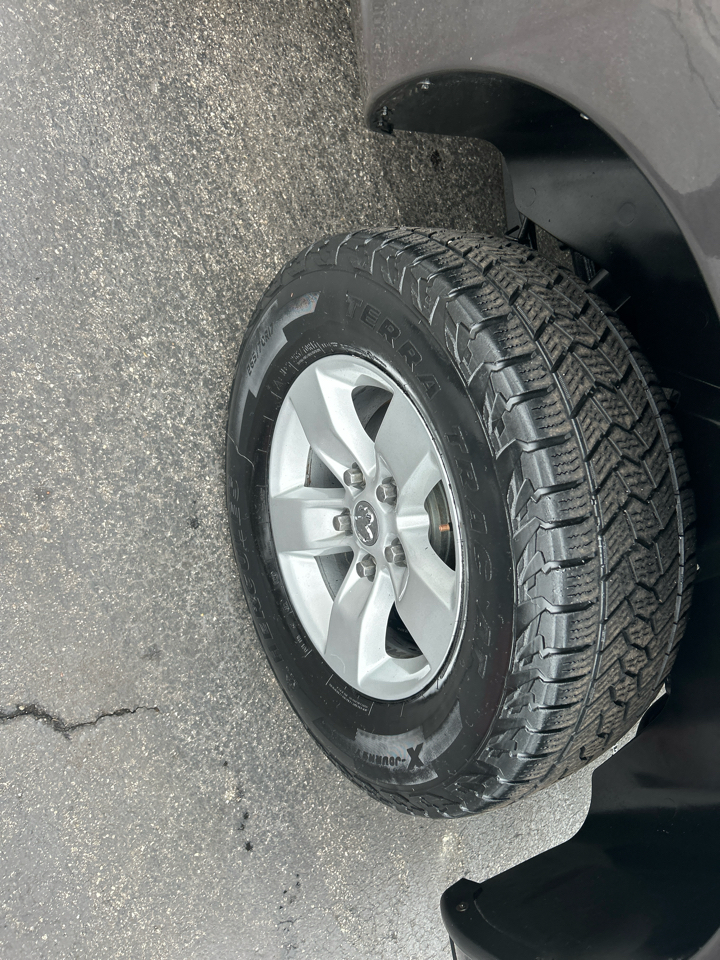 RAM 1500 Express 4x4 Crew Cab 5'7" Box 2017