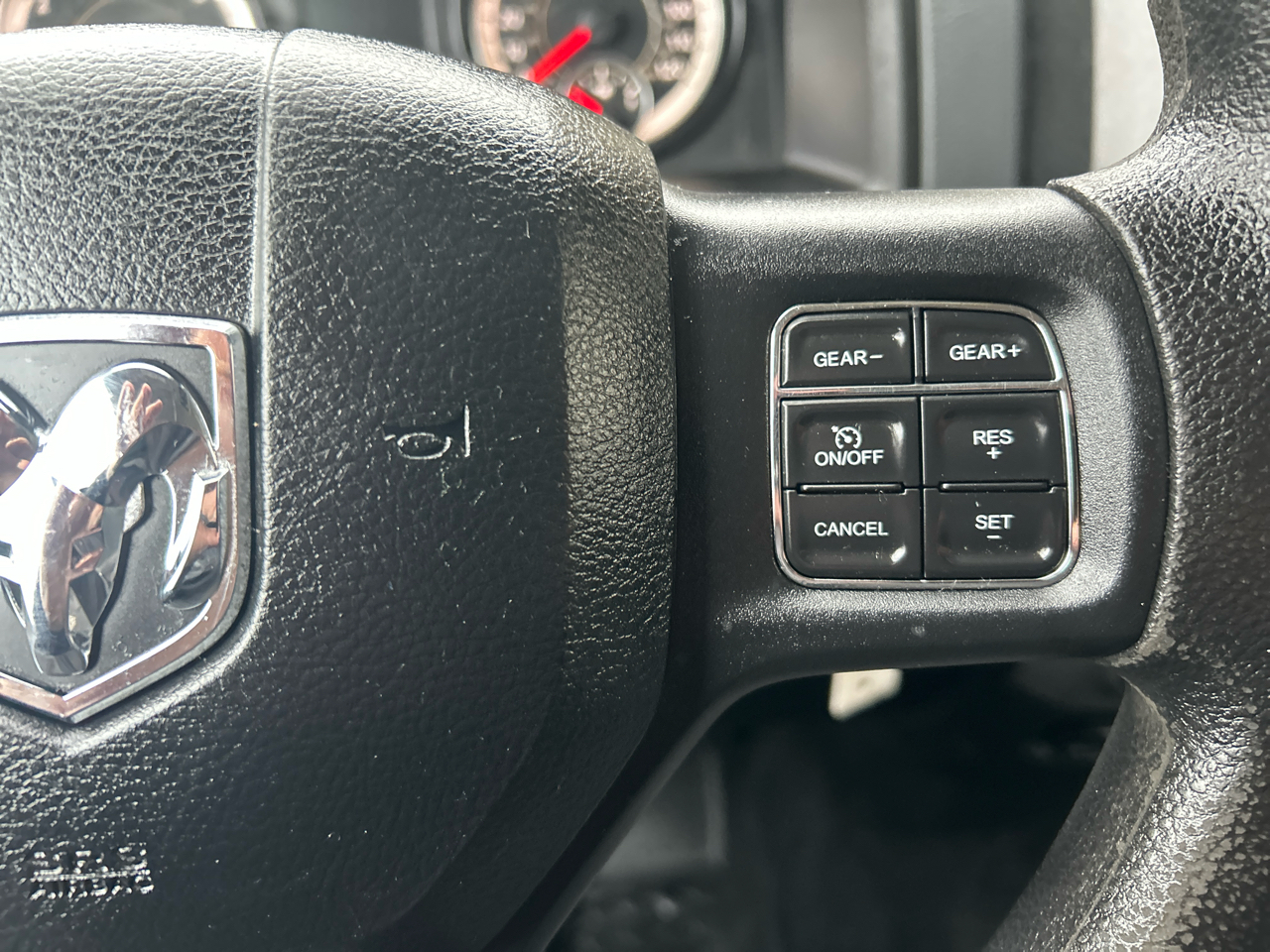 RAM 1500 Express 4x4 Crew Cab 5'7" Box 2017