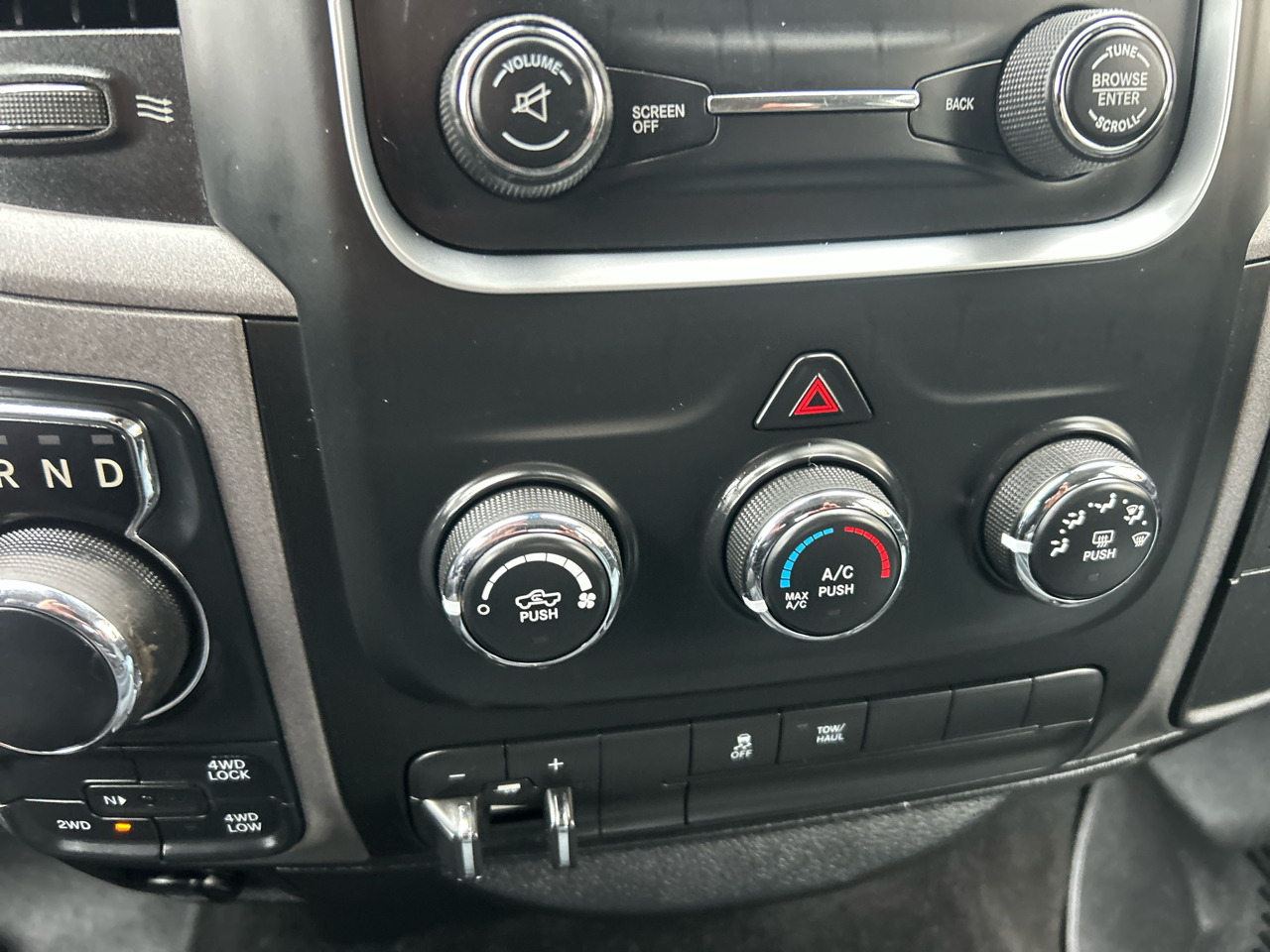 RAM 1500 Express 4x4 Crew Cab 5'7" Box 2017