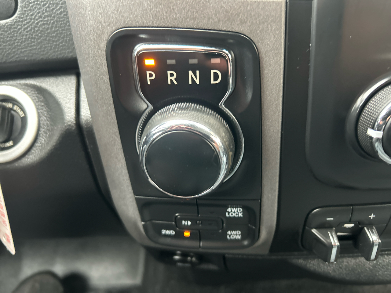 RAM 1500 Express 4x4 Crew Cab 5'7" Box 2017