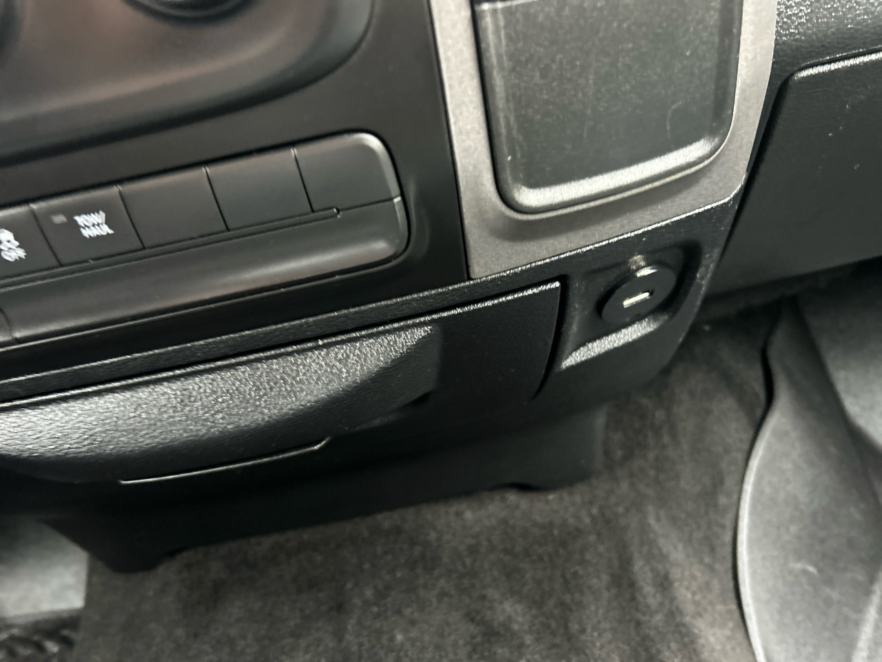 RAM 1500 Express 4x4 Crew Cab 5'7" Box 2017