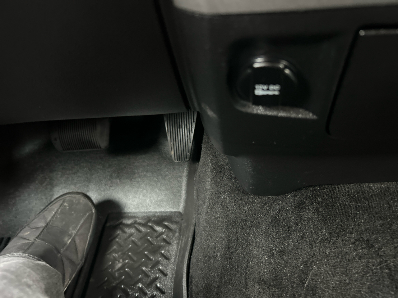 RAM 1500 Express 4x4 Crew Cab 5'7" Box 2017