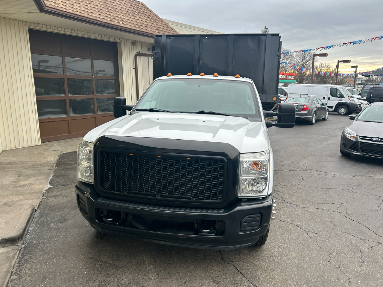 Ford Super Duty F-350 DRW 2WD Reg Cab 165" WB 84" CA XLT 2015