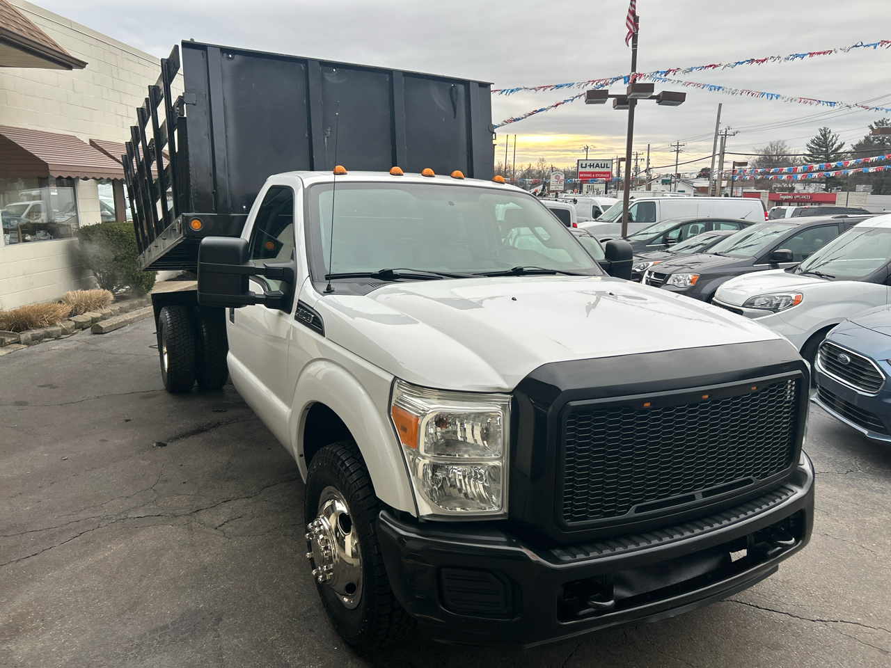 Ford Super Duty F-350 DRW 2WD Reg Cab 165" WB 84" CA XLT 2015