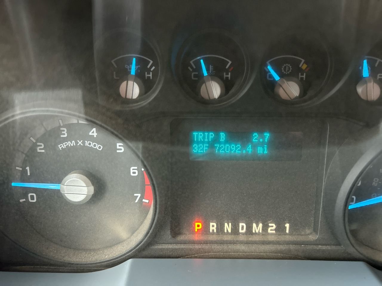 Ford Super Duty F-350 DRW 2WD Reg Cab 165" WB 84" CA XLT 2015