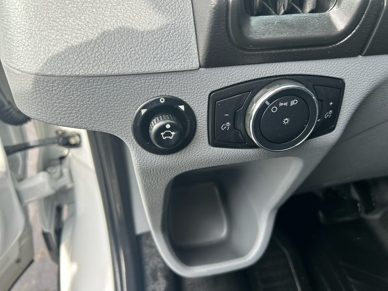 Ford Transit Van T-150 130" Low Rf 8600 GVWR Swing-Out RH Dr 2017