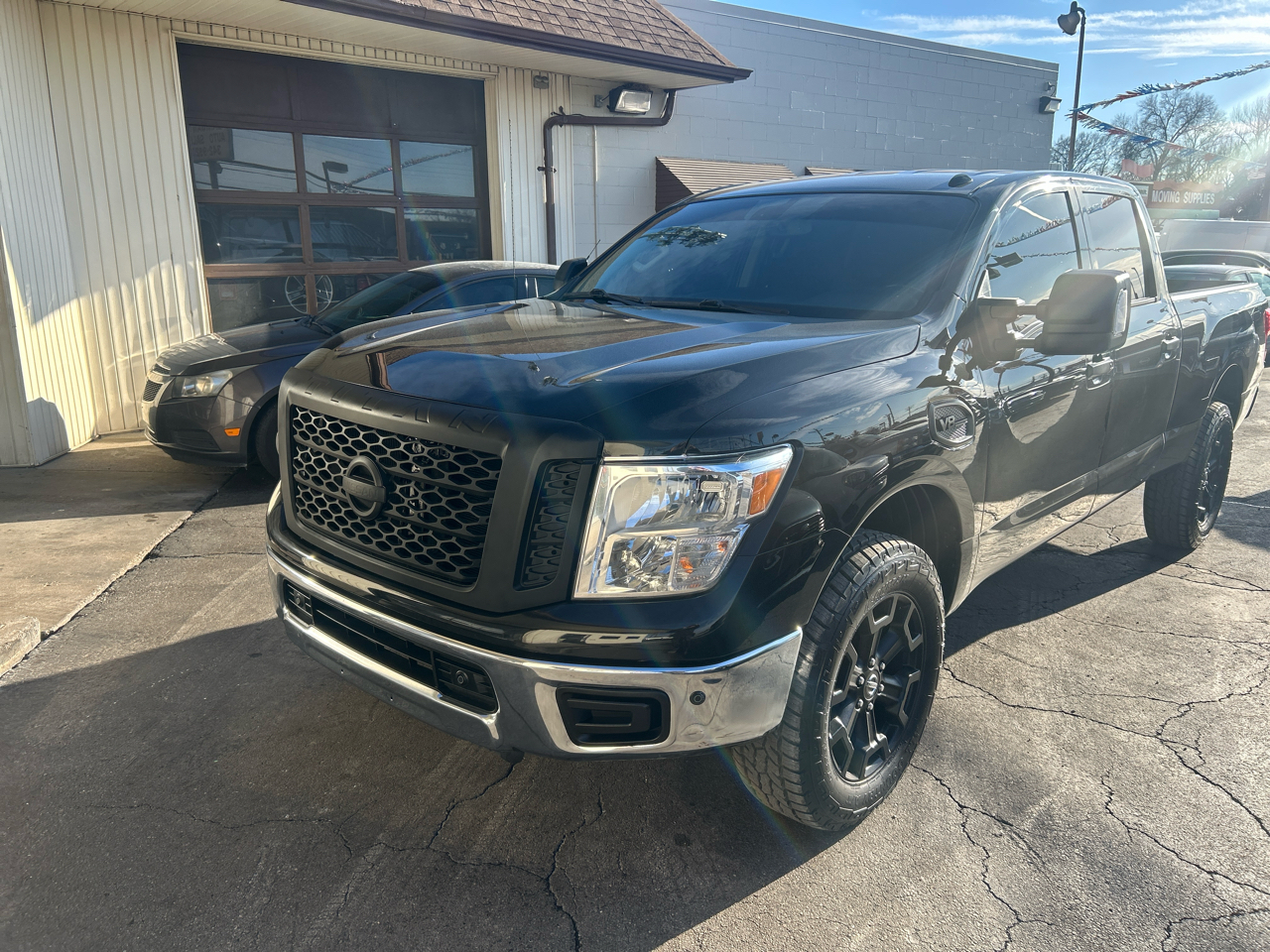 Nissan Titan XD 4x4 Gas Crew Cab SV 2018