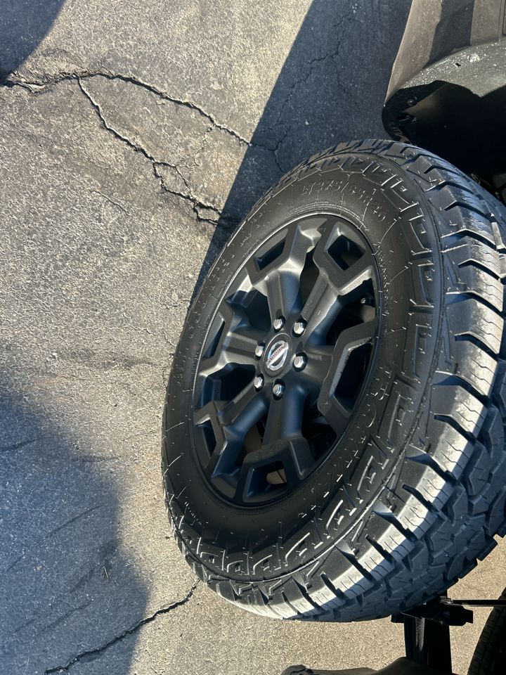 Nissan Titan XD 4x4 Gas Crew Cab SV 2018