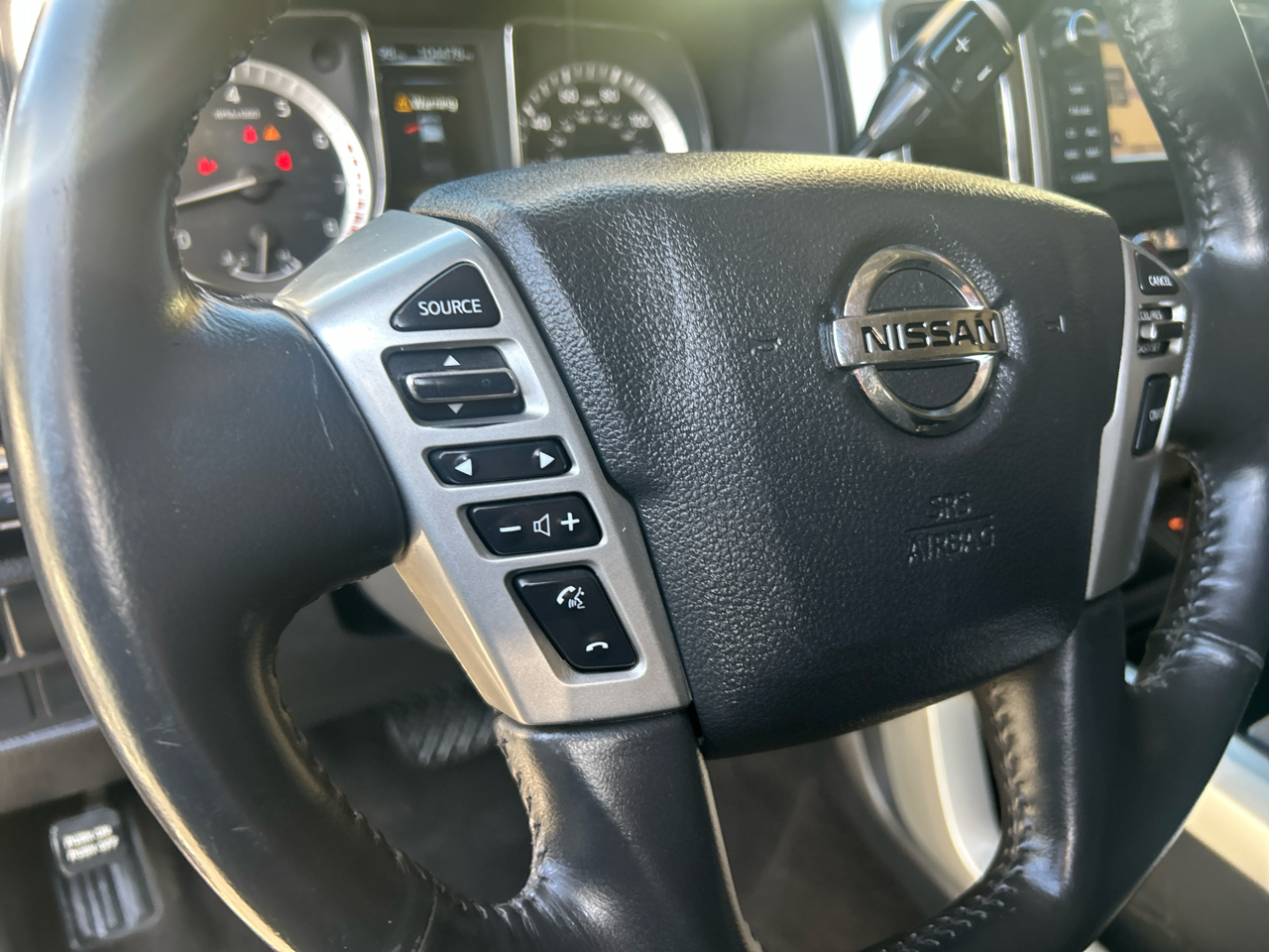 Nissan Titan XD 4x4 Gas Crew Cab SV 2018