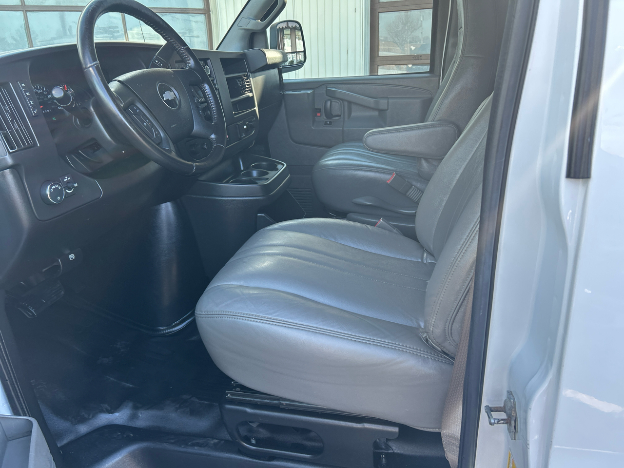 Chevrolet Express Cargo Van RWD 2500 135" 2020