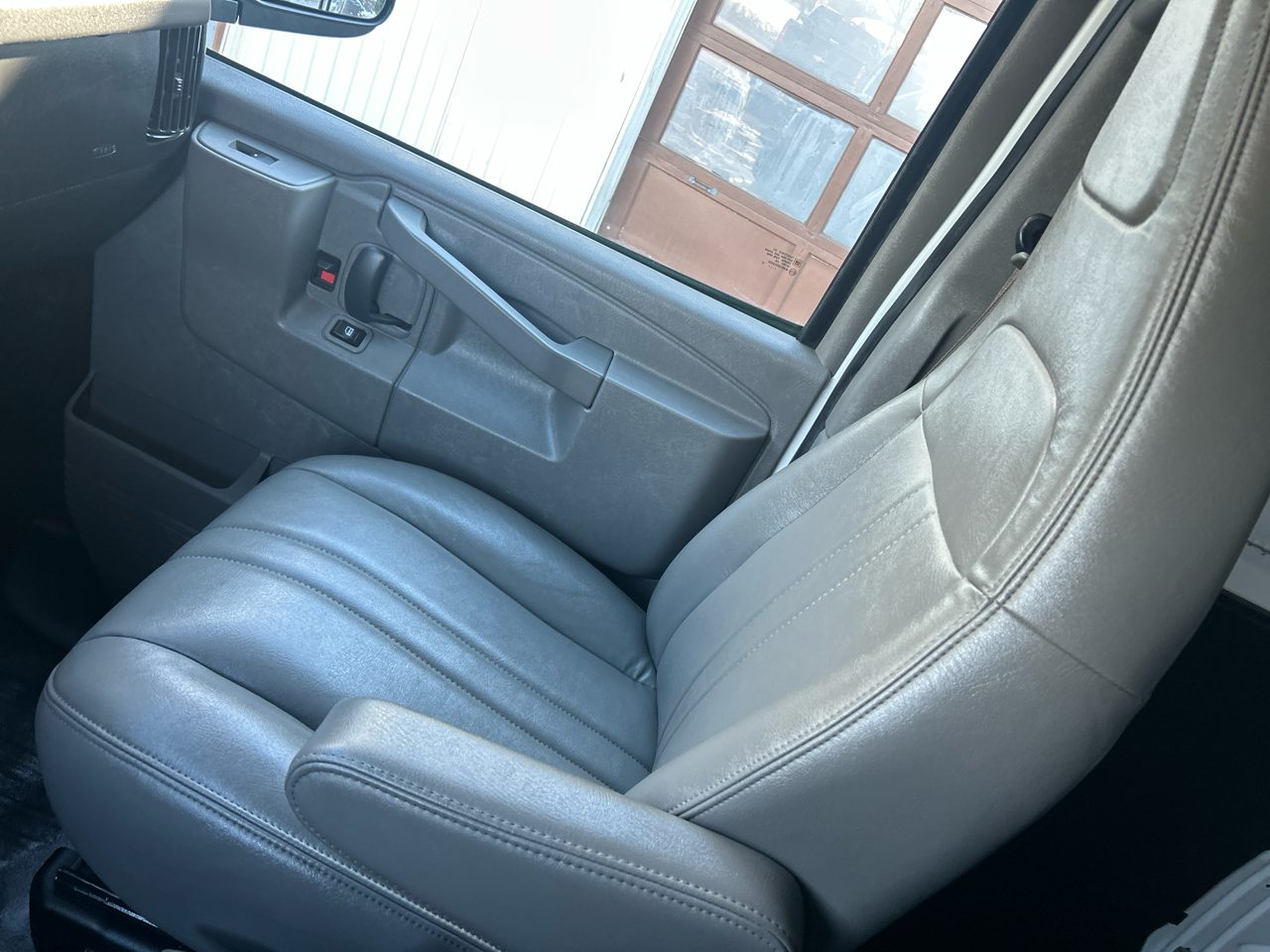 Chevrolet Express Cargo Van RWD 2500 135" 2020