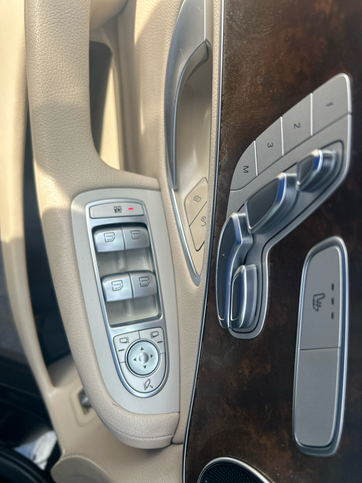 Mercedes-Benz GLC GLC 300 4MATIC SUV 2017