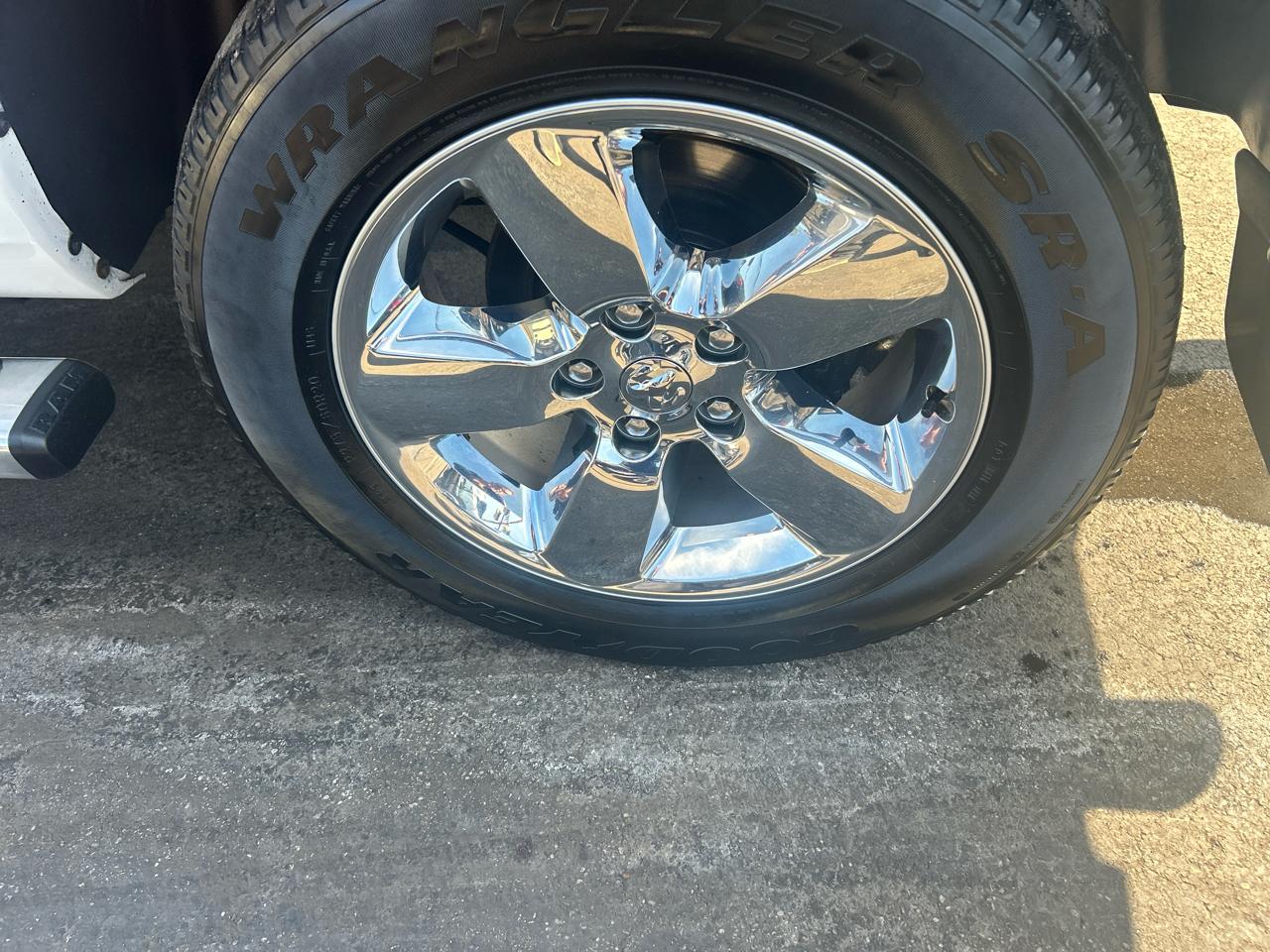 RAM 1500 Big Horn 4x4 Crew Cab 5'7" Box 2017