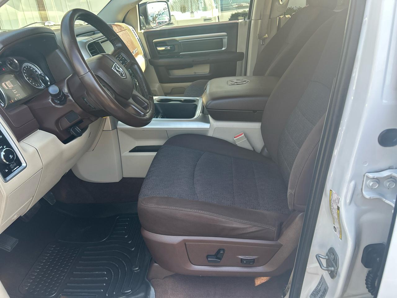 RAM 1500 Big Horn 4x4 Crew Cab 5'7" Box 2017