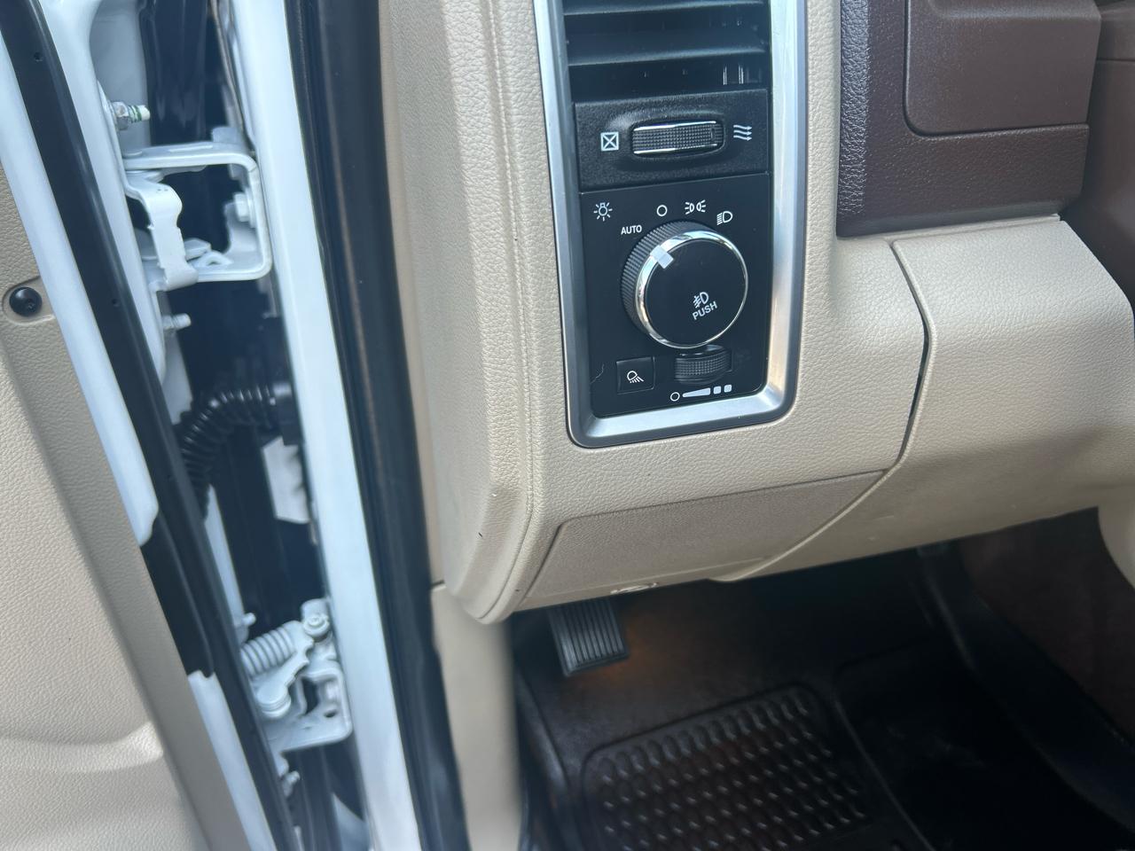 RAM 1500 Big Horn 4x4 Crew Cab 5'7" Box 2017