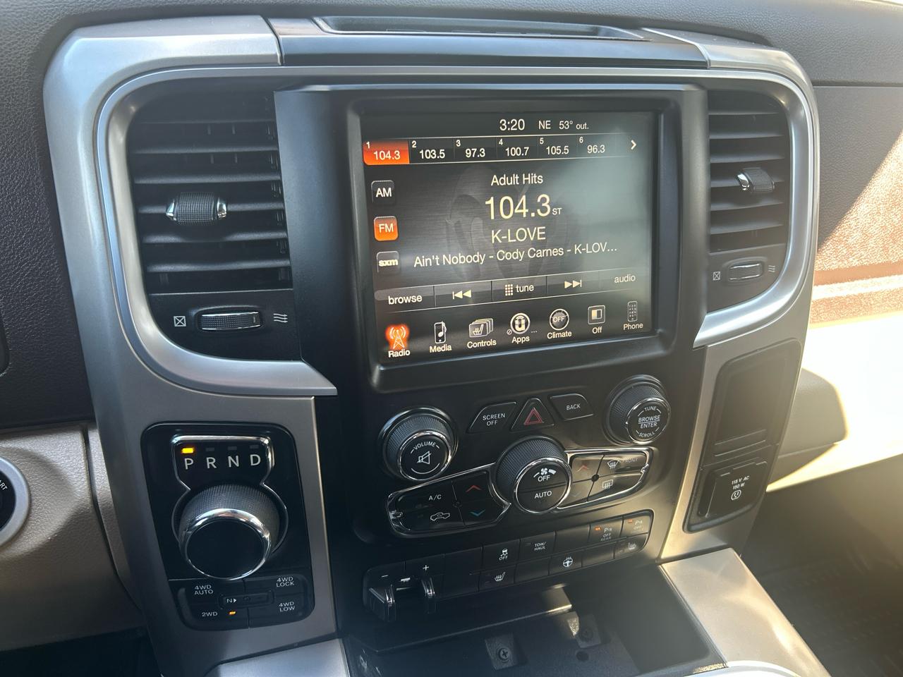 RAM 1500 Big Horn 4x4 Crew Cab 5'7" Box 2017