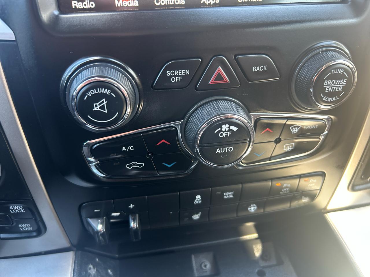 RAM 1500 Big Horn 4x4 Crew Cab 5'7" Box 2017