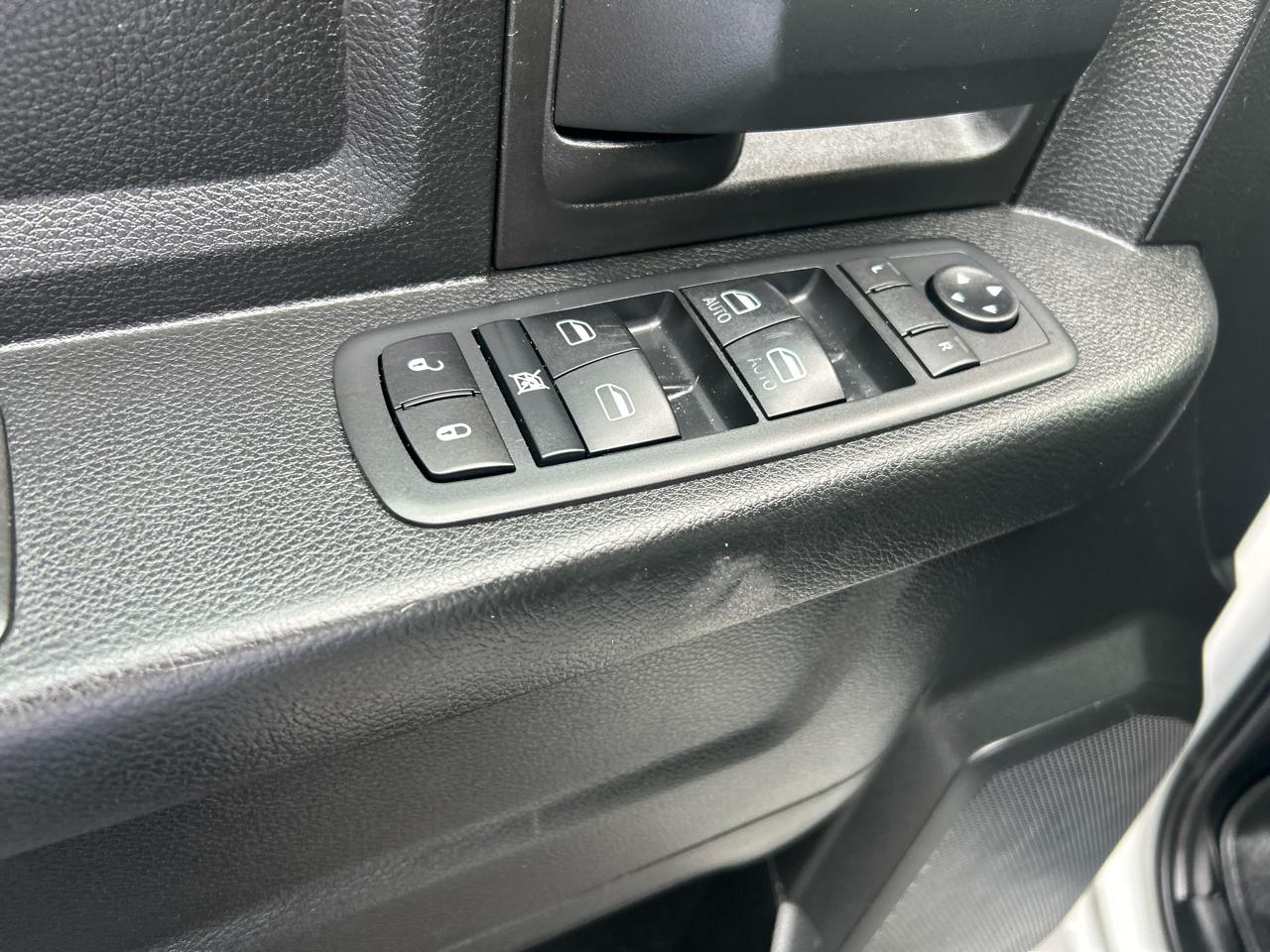 RAM 2500 Tradesman 4x4 Crew Cab 8' Box 2020