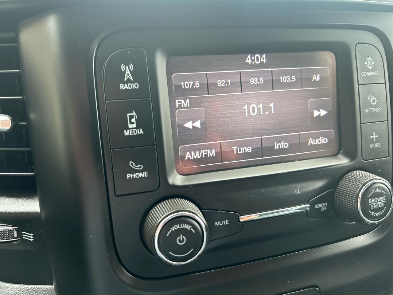 RAM 2500 Tradesman 4x4 Crew Cab 8' Box 2020