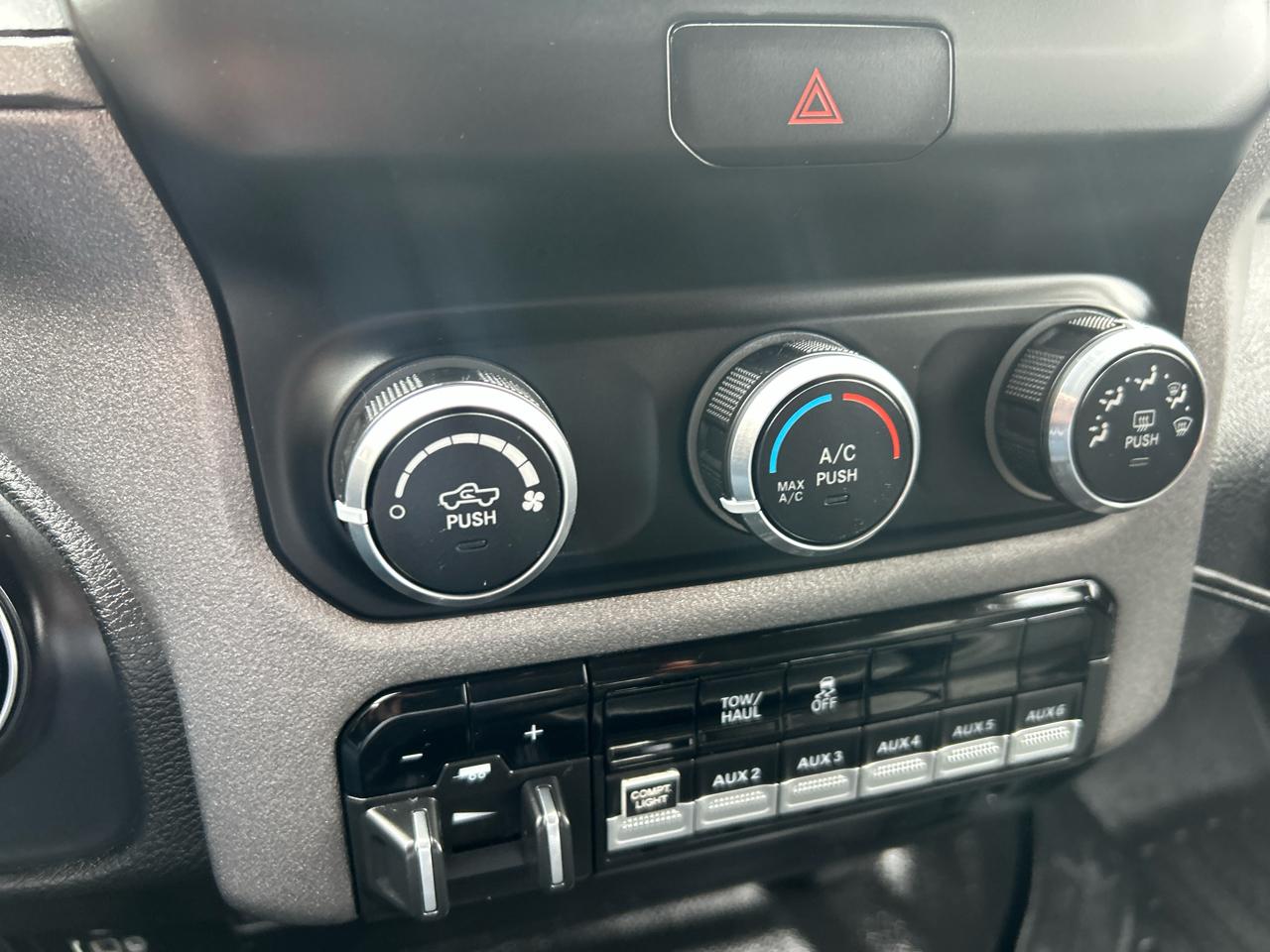 RAM 2500 Tradesman 4x4 Crew Cab 8' Box 2020