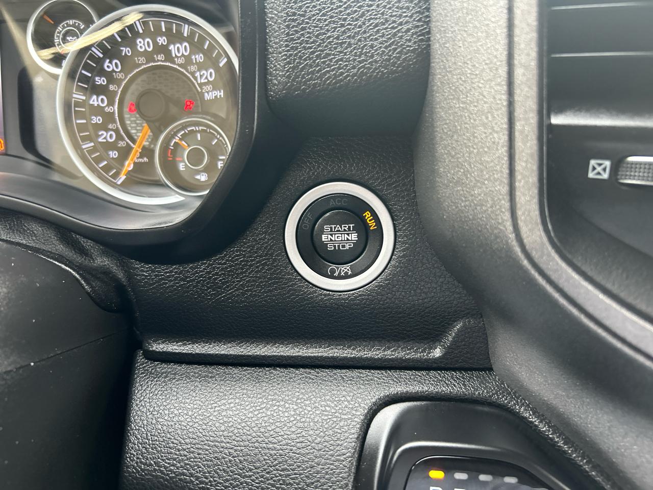 RAM 2500 Tradesman 4x4 Crew Cab 8' Box 2020