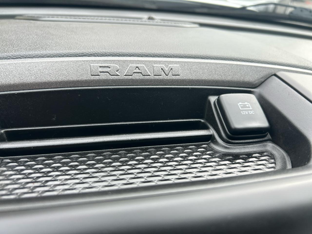 RAM 2500 Tradesman 4x4 Crew Cab 8' Box 2020