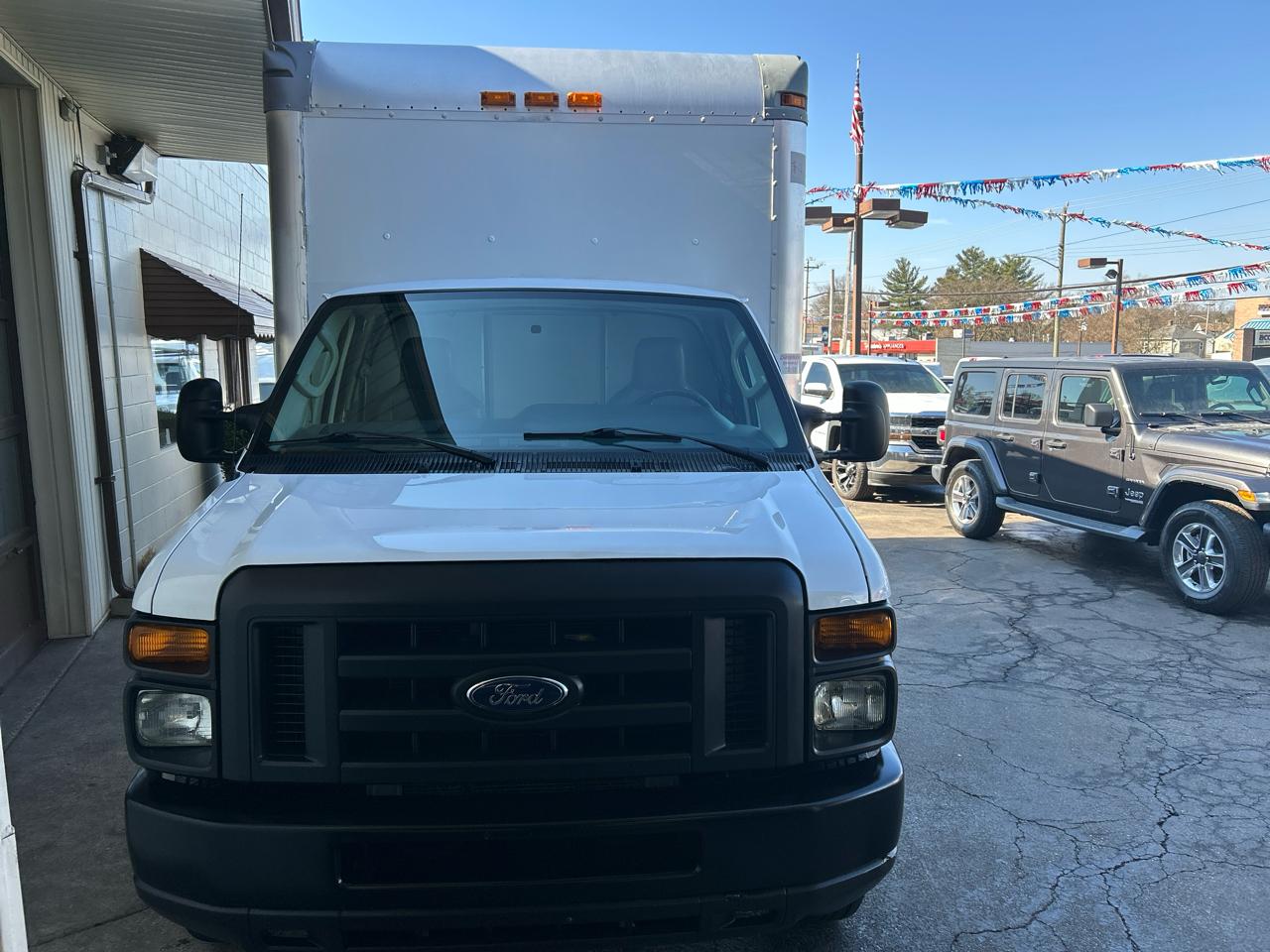 Ford Econoline Commercial Cutaway E-350 Super Duty 138" DRW 2016