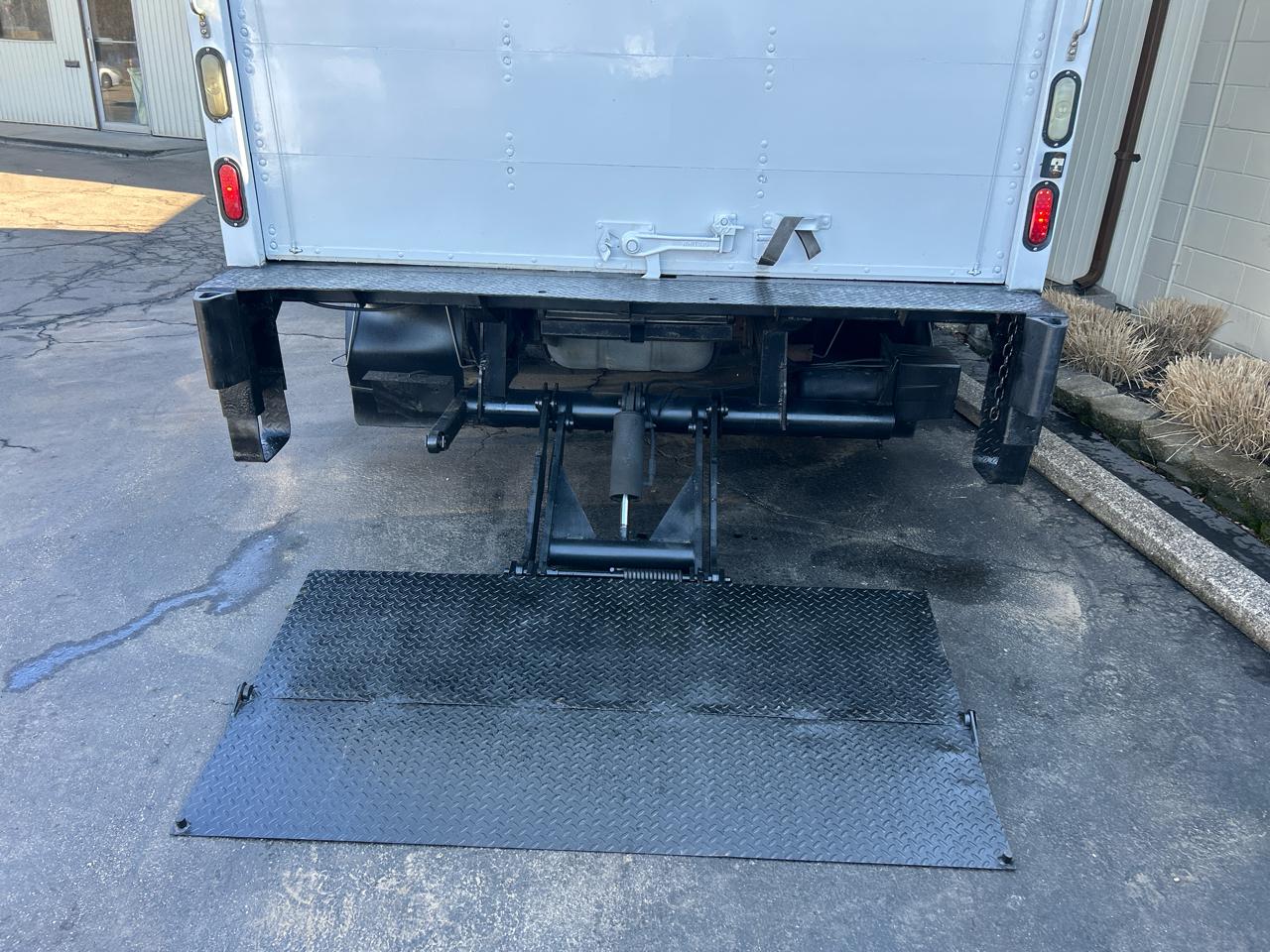 Ford Econoline Commercial Cutaway E-350 Super Duty 138" DRW 2016