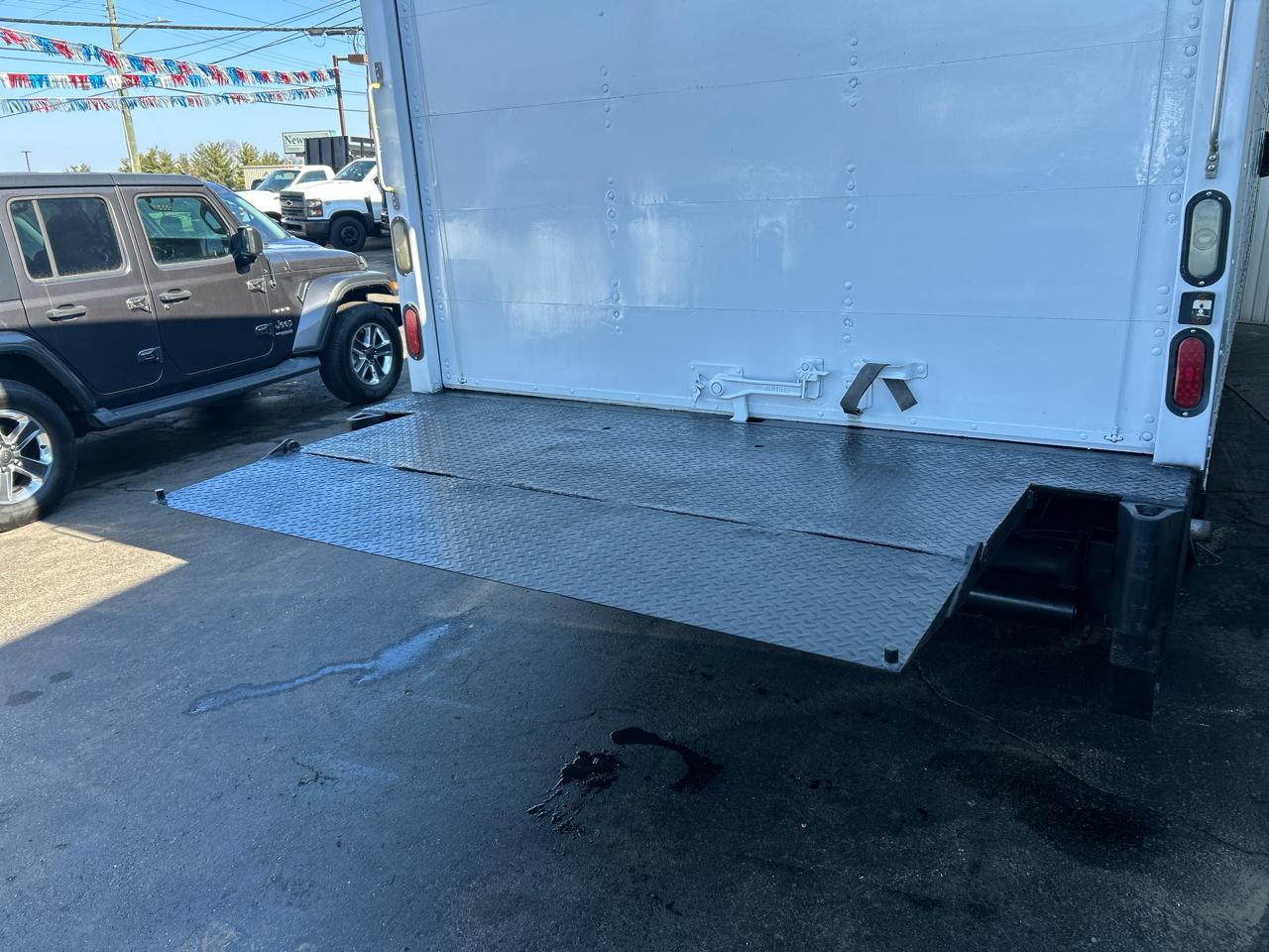 Ford Econoline Commercial Cutaway E-350 Super Duty 138" DRW 2016