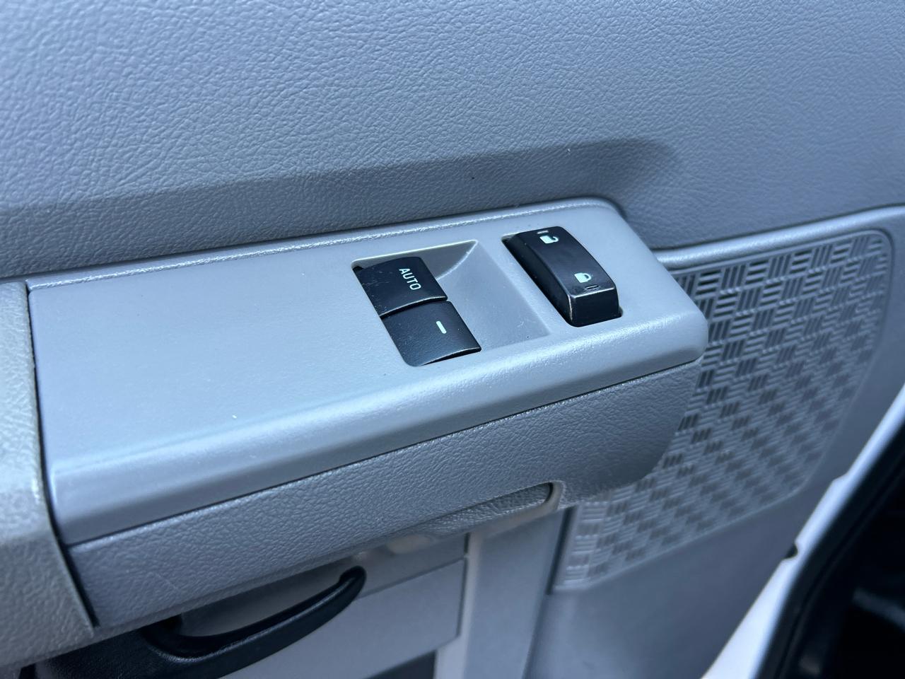 Ford Econoline Commercial Cutaway E-350 Super Duty 138" DRW 2016