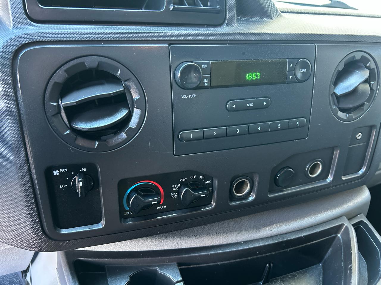 Ford Econoline Commercial Cutaway E-350 Super Duty 138" DRW 2016