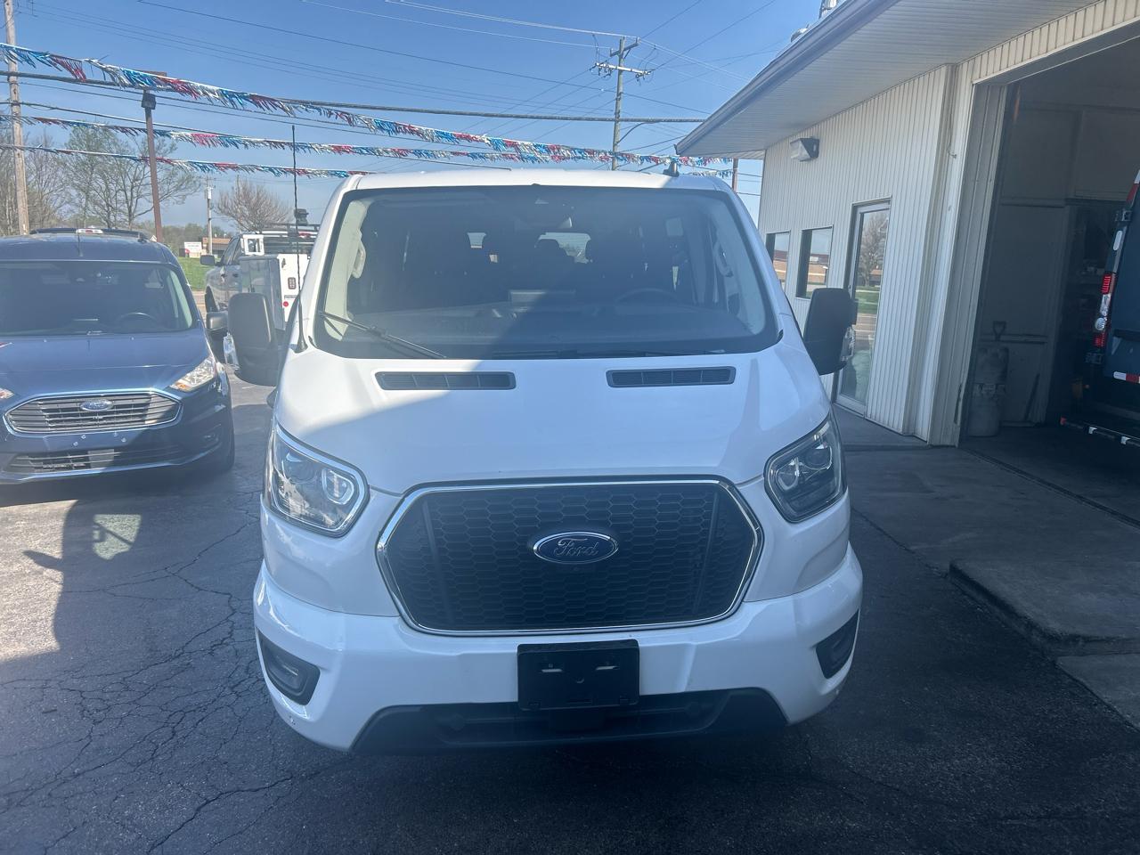 Ford Transit Passenger Wagon T-350 148" Low Roof XLT RWD 2023