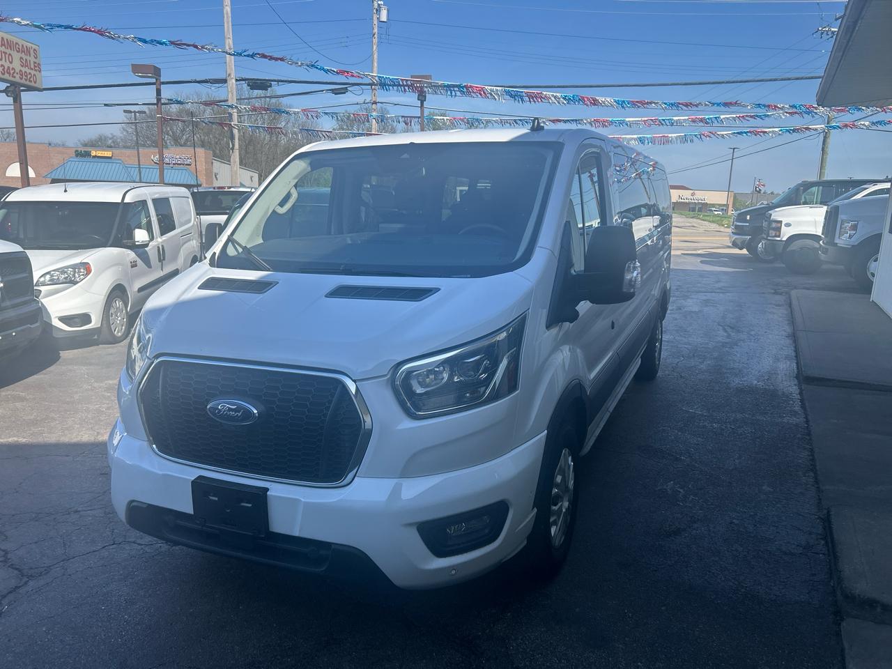 Ford Transit Passenger Wagon T-350 148" Low Roof XLT RWD 2023