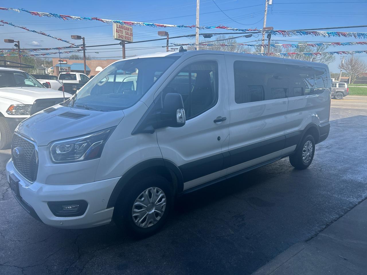 Ford Transit Passenger Wagon T-350 148" Low Roof XLT RWD 2023