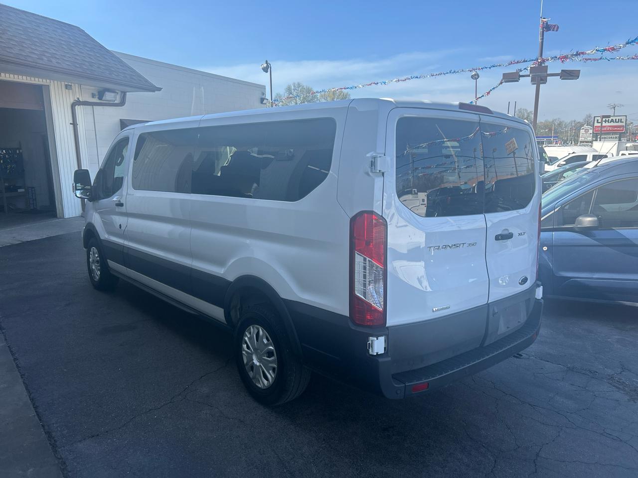 Ford Transit Passenger Wagon T-350 148" Low Roof XLT RWD 2023