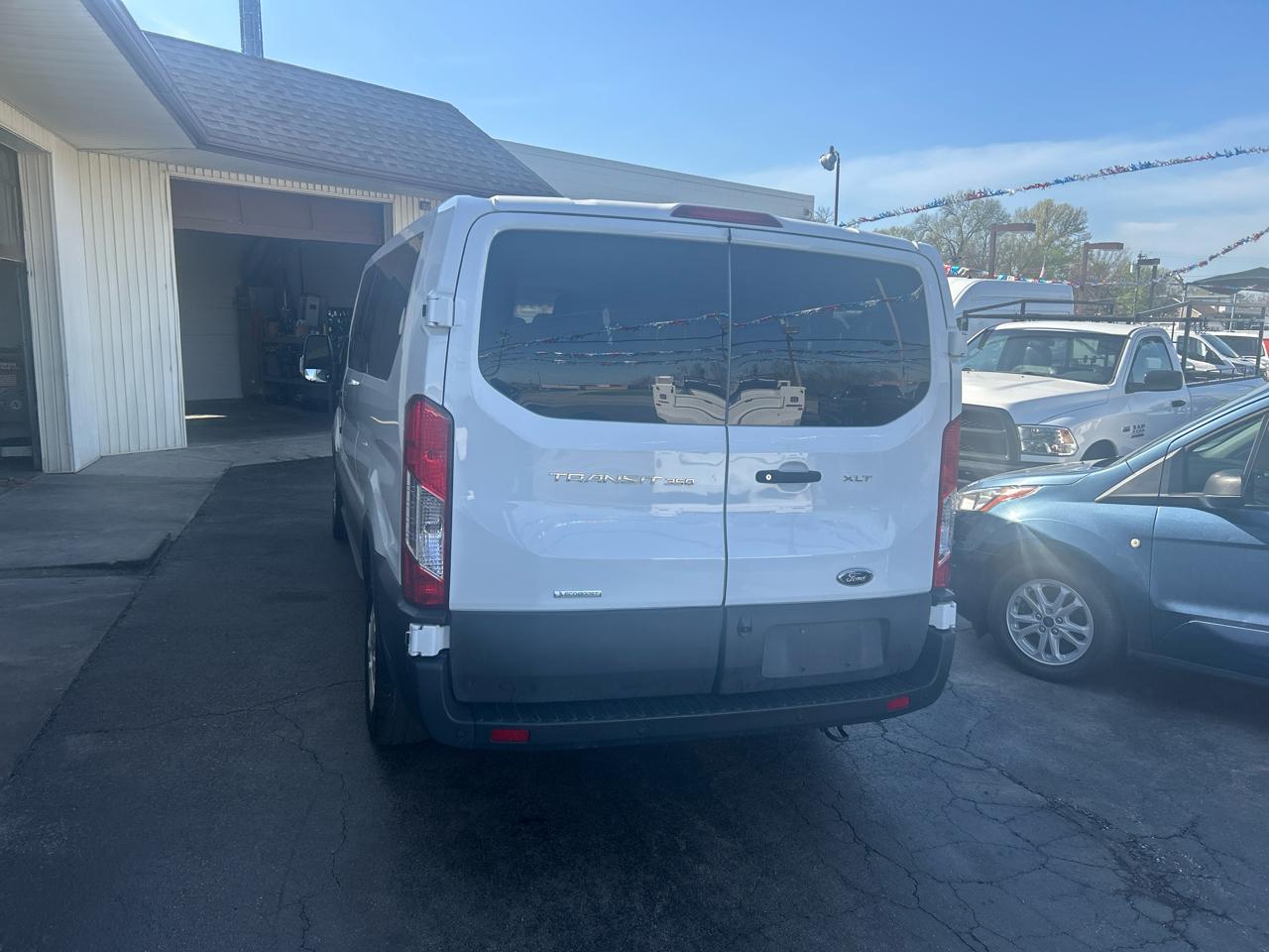 Ford Transit Passenger Wagon T-350 148" Low Roof XLT RWD 2023