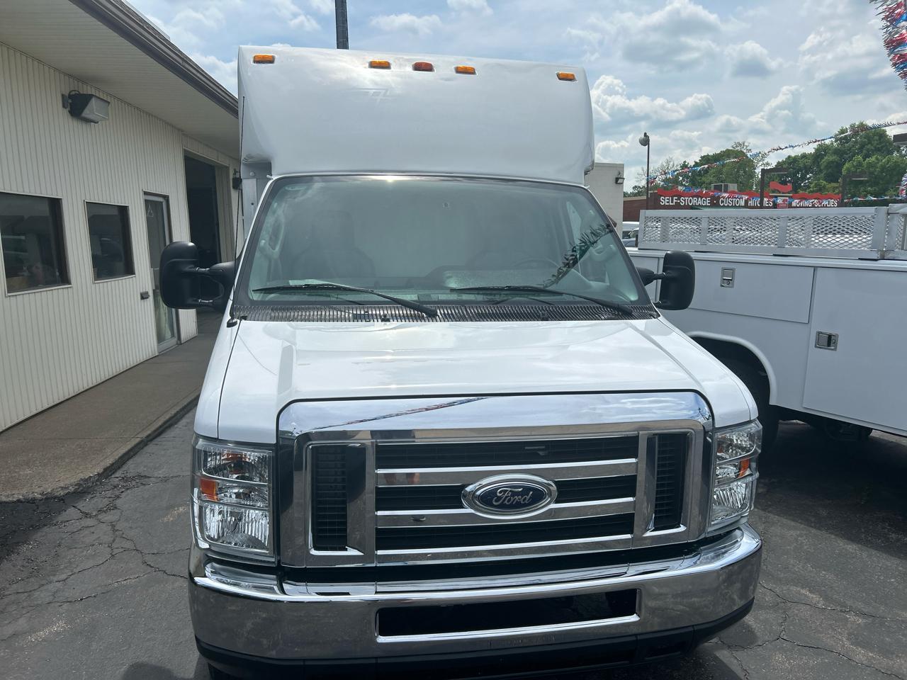 Ford Econoline Commercial Cutaway E-350 Super Duty 138" 5-Spd SRW 2012