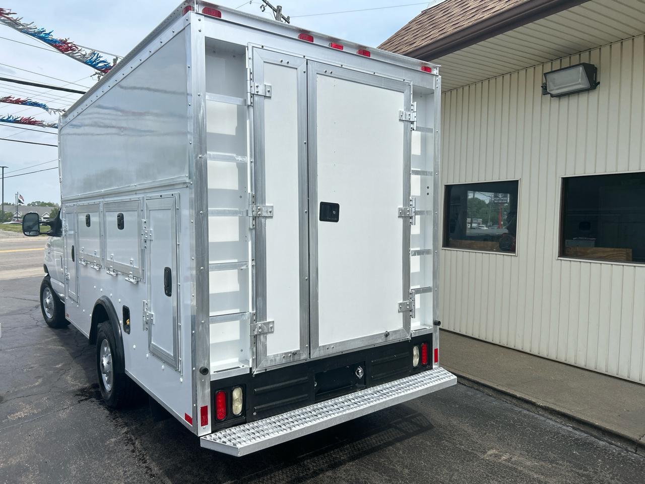 Ford Econoline Commercial Cutaway E-350 Super Duty 138" 5-Spd SRW 2012