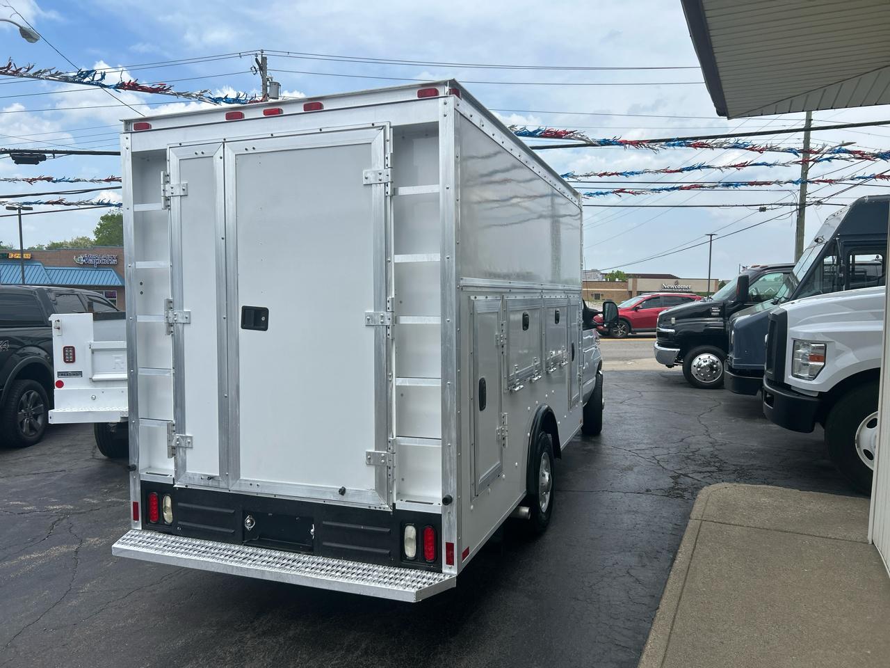 Ford Econoline Commercial Cutaway E-350 Super Duty 138" 5-Spd SRW 2012