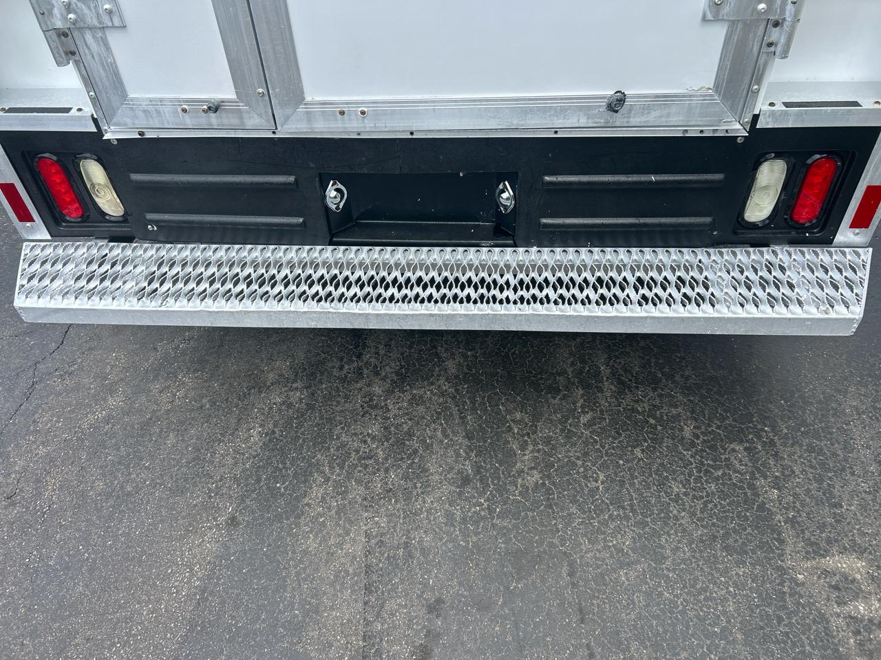 Ford Econoline Commercial Cutaway E-350 Super Duty 138" 5-Spd SRW 2012