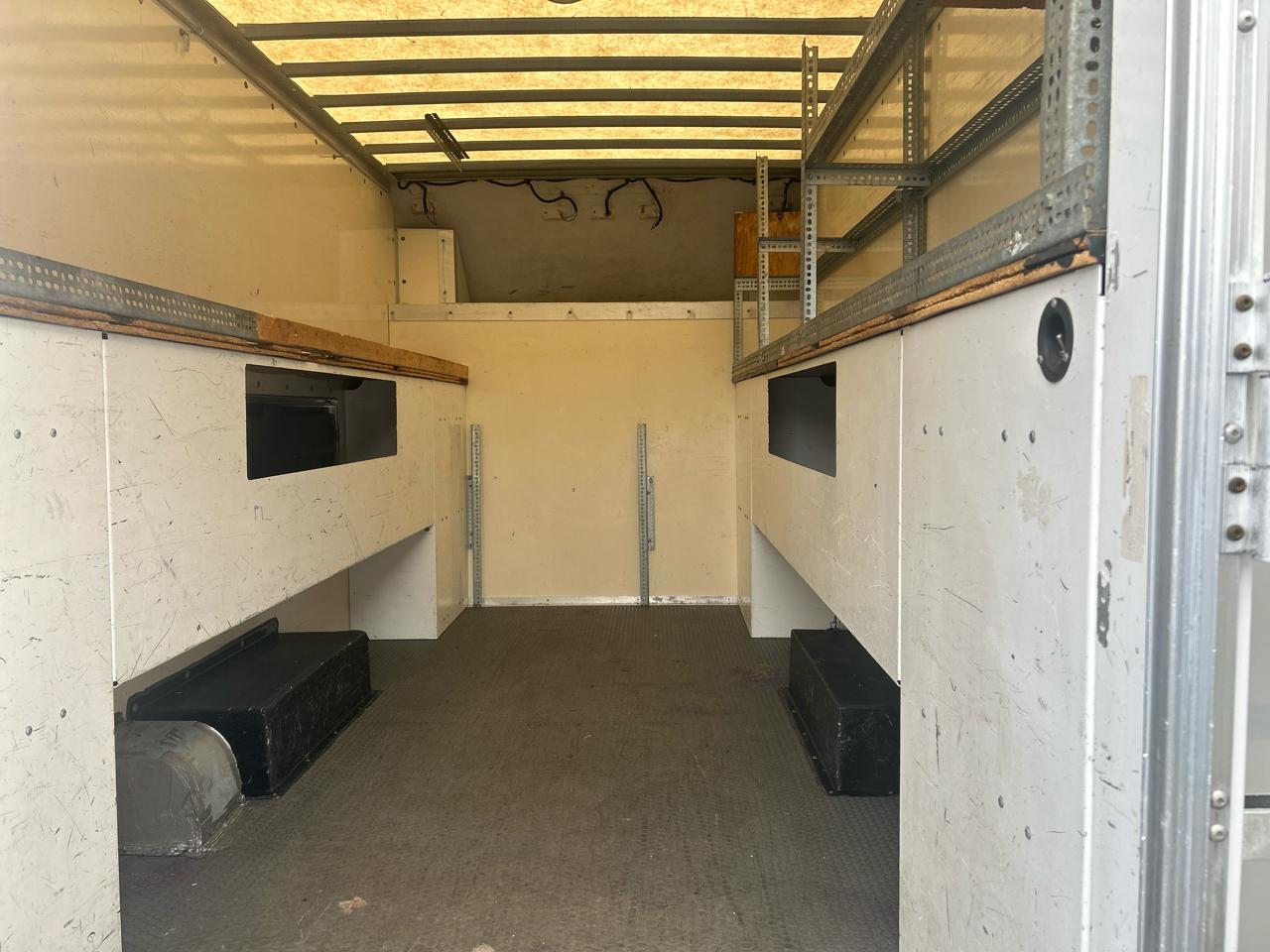 Ford Econoline Commercial Cutaway E-350 Super Duty 138" 5-Spd SRW 2012