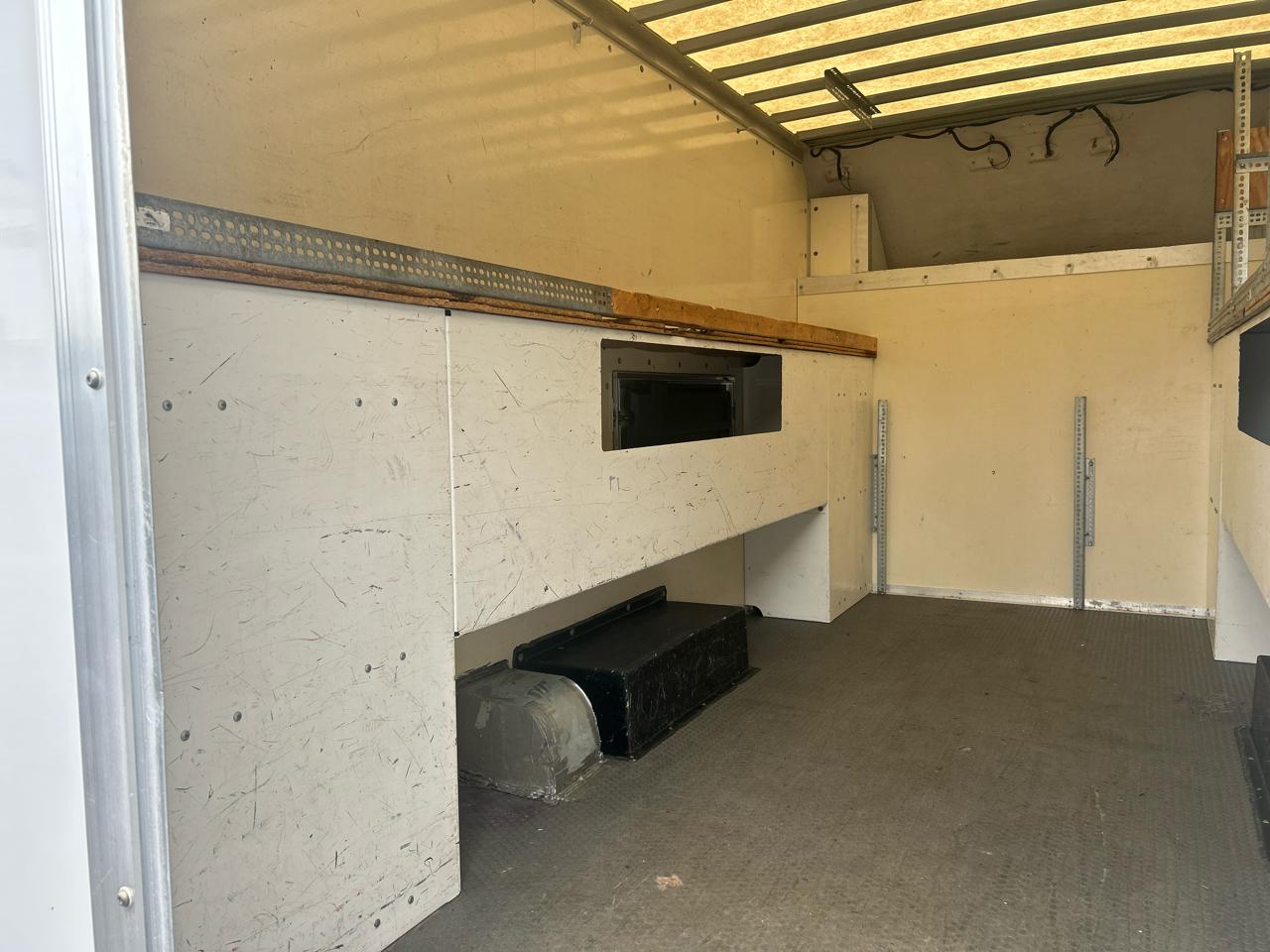 Ford Econoline Commercial Cutaway E-350 Super Duty 138" 5-Spd SRW 2012