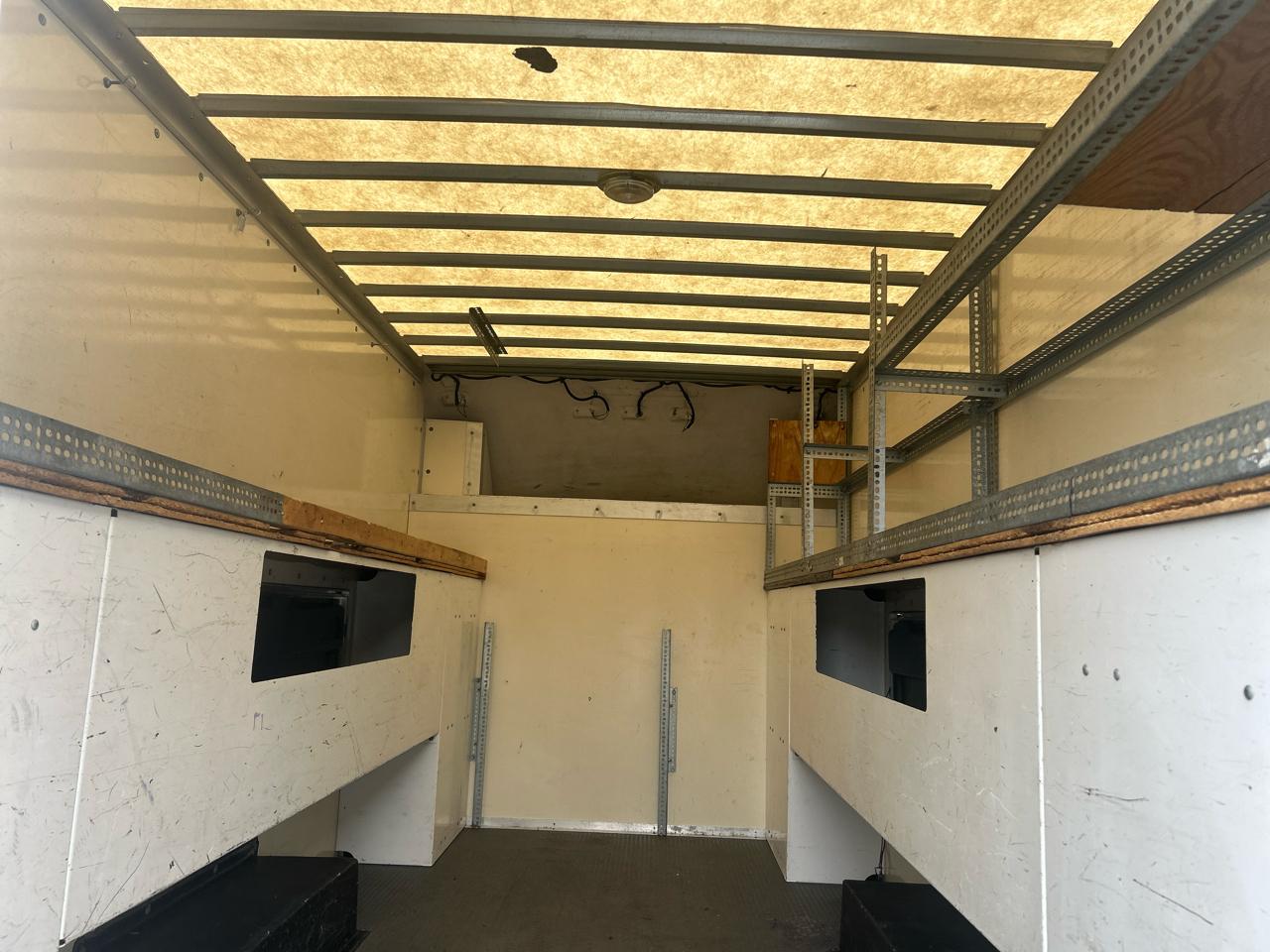 Ford Econoline Commercial Cutaway E-350 Super Duty 138" 5-Spd SRW 2012