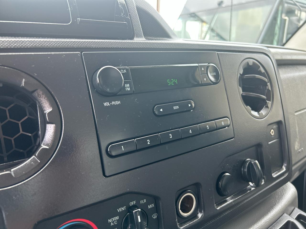 Ford Econoline Commercial Cutaway E-350 Super Duty 138" 5-Spd SRW 2012